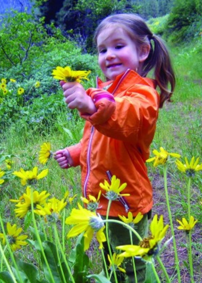 في يوم الارض عودي طفلك الحفاظ على البيئة 