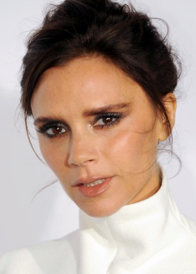 فيكتوريا بيكهام Victoria Beckham تحافظ على نقاوة بشرتها من خلال استعمال الغسول اليومي