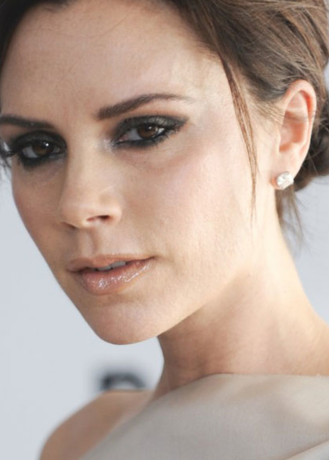 فيكتوريا بيكهام في مهمة جميلة بسنغافورة