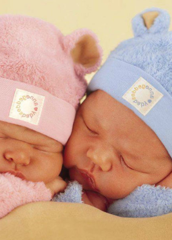 قصة و تاريخ اللون الوردي للبنت و الأزرق للولد