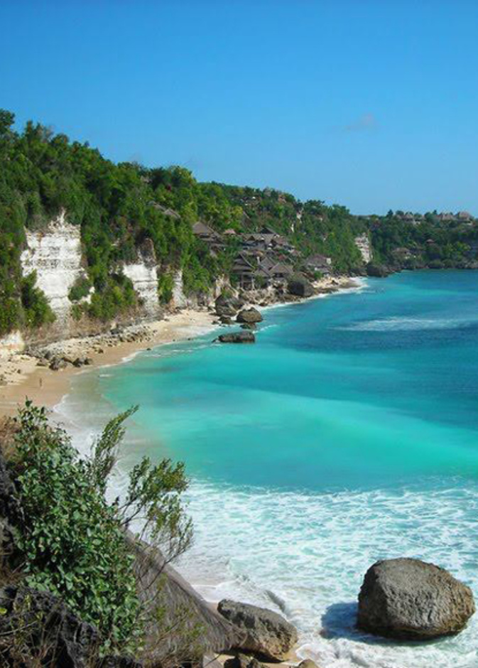 القصر من الخارج مع اضواء خلابة