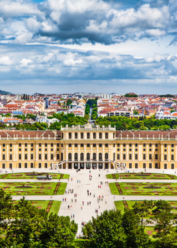 قصر Schönbrunn الضخم