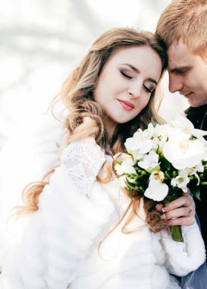 قلائل هنّ العرائس اللواتي يقمن حفل زفافهن في فصل الشتاء