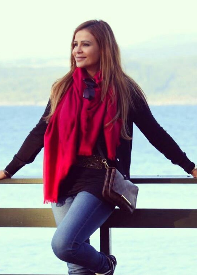 كارول سماحة تستجم على كورنيش الإسكندرية