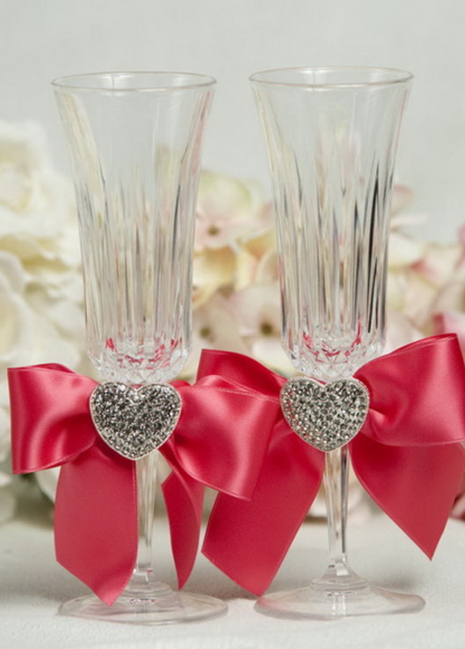 كاسات مزينة بالدانتيل واللؤلؤ