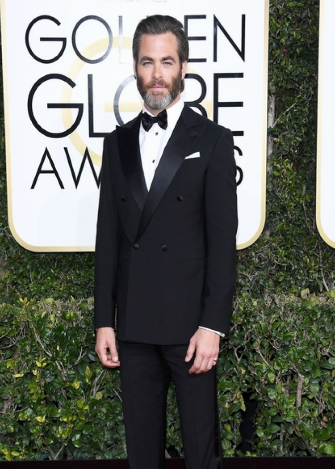 كريس باين باطلالة راقية من ارماني