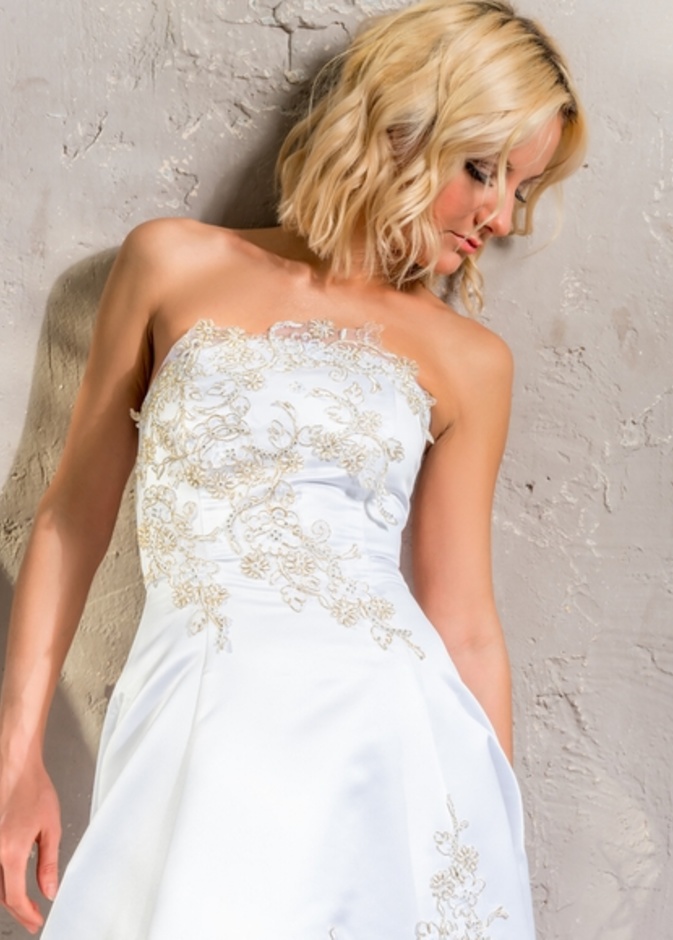 كل عروس تسعى للوصول الى عرسها ببطن ممسوح