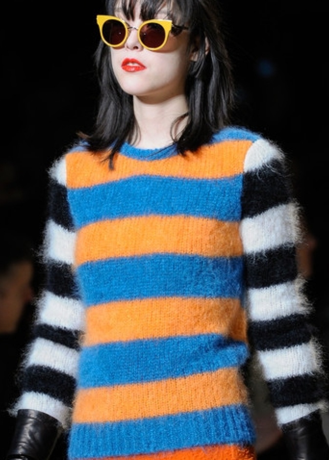 كنزات طويلة شبيهة بالفساتين المقلمة من  Max Mara