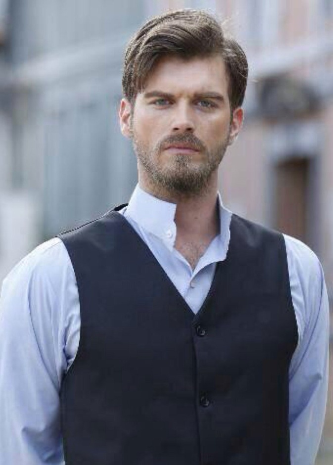 يعيش مهند كوابيس بسبب والدته 