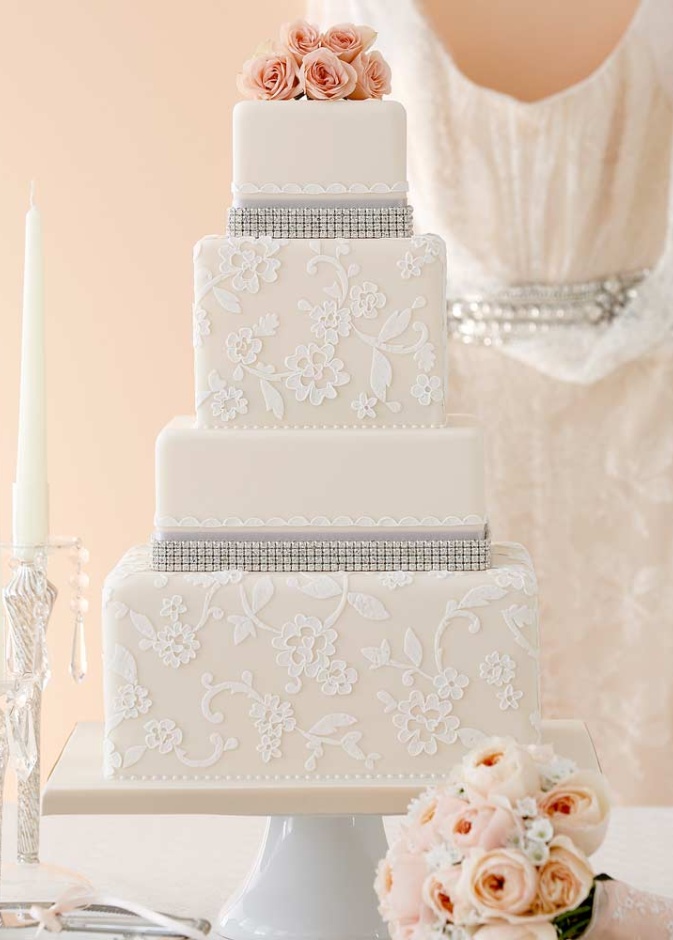 كيك زفاف بسيط مستوحي من فستان الاميرة