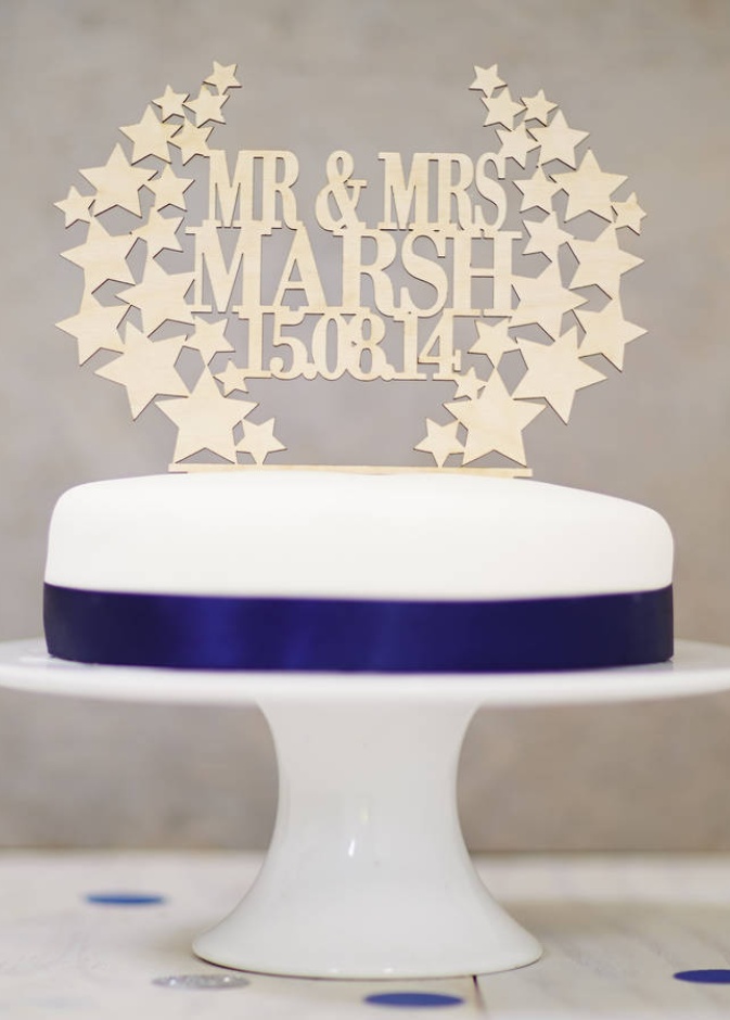 كيكة زفاف ناعمة مزينة بالنجوم لزفاف العيد