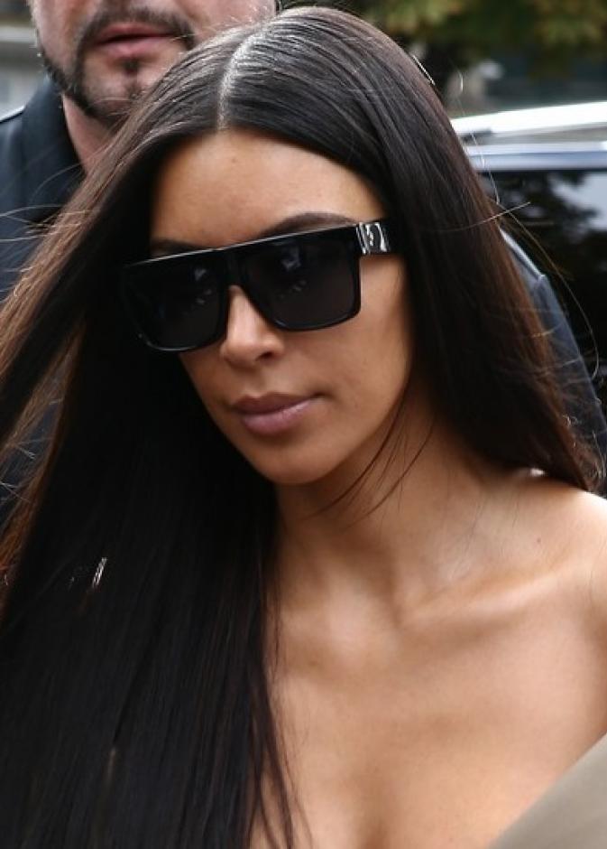 كيم كارداشيان Kim Kardashian لحضور عرض بالنسياغا