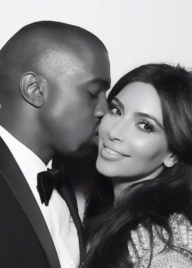 كيم كارداشيان تحتفل بمرور عام على زواجها بهذه الصور