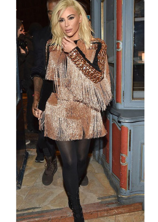 كونستانس جابلونسكي في تصميم باللنوين الأسود والأبيض من بالمان