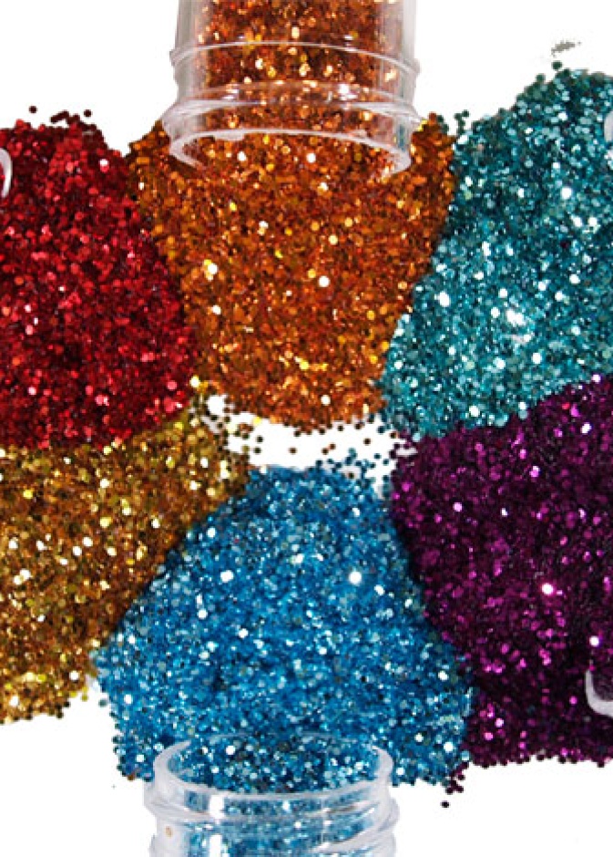  لا تبالغي في استخدام البريق Glitter.jpg (122.2
