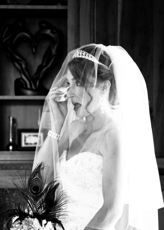 لا تخفي دموعك