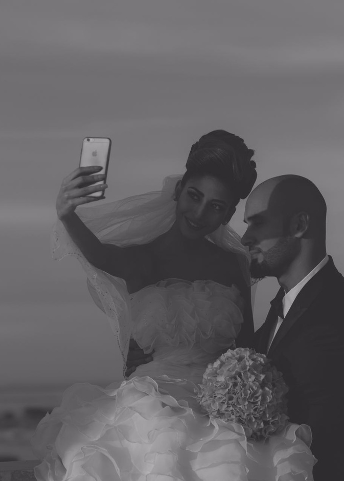 لقطة جميلة لعروسين