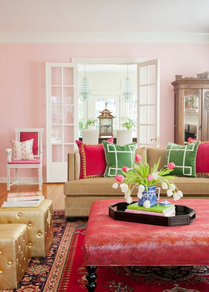 لمسات الوردي الرائعة في صالون الاستقبال