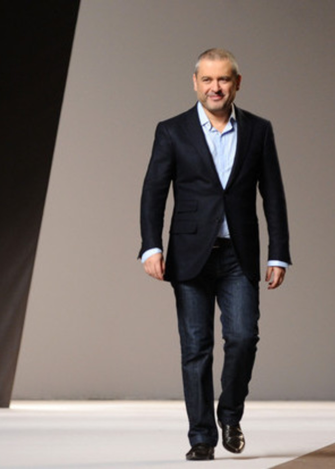 لوك أنيق اختاره ايلي صعب