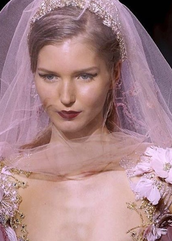 الطرحة القصيرة غير رسمية