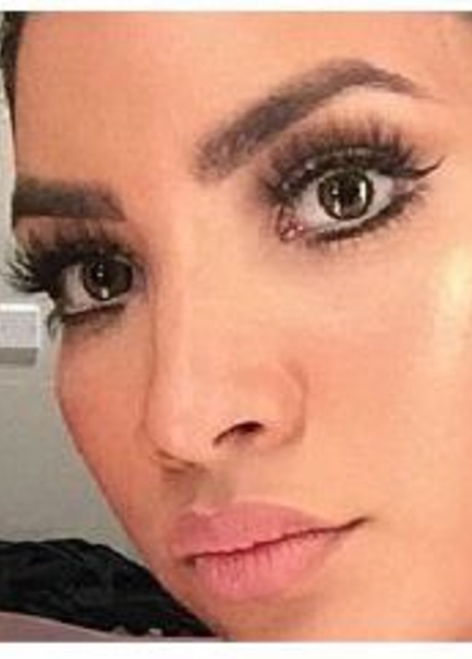 تعرّفوا على شبيهة كيم كارداشيان السعودية