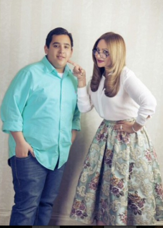 ليلى علوي بأحدث صورة لها مع ابنها خالد