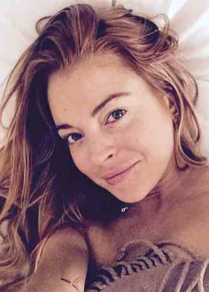 ليندساى لوهان لا تريد مغادرة سريرها