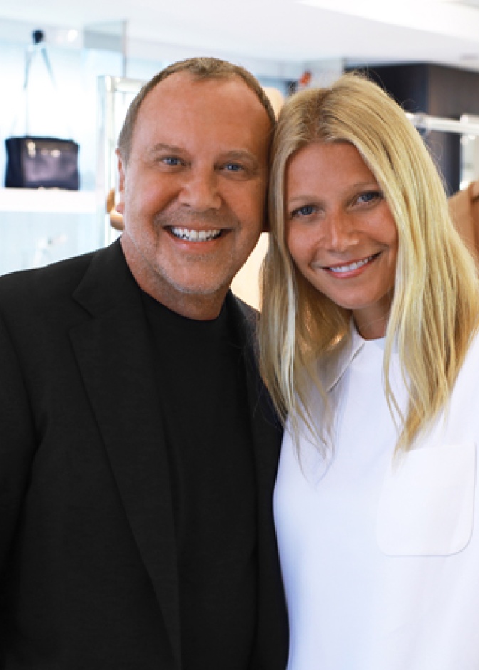 مايكل كوروس مع غونيث بالترو