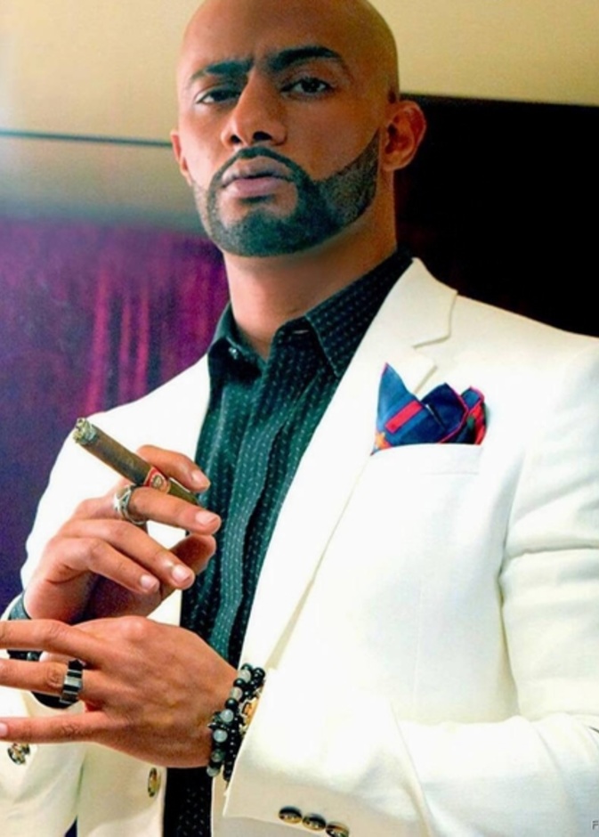 محمد رمضان في اسلوب رسمي