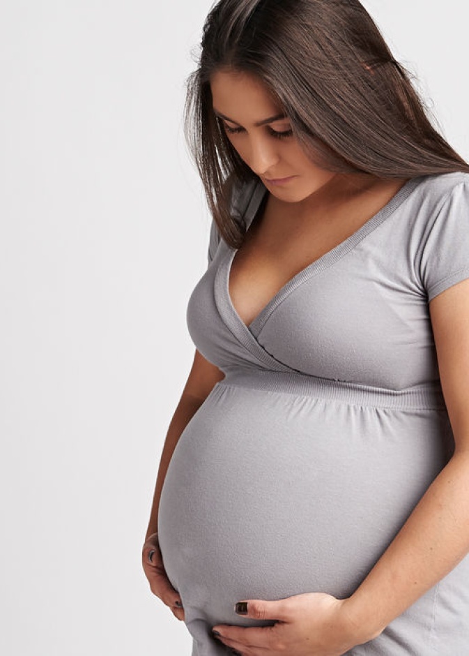 مخاطر الوقوف طويلا على الحامل و الجنين