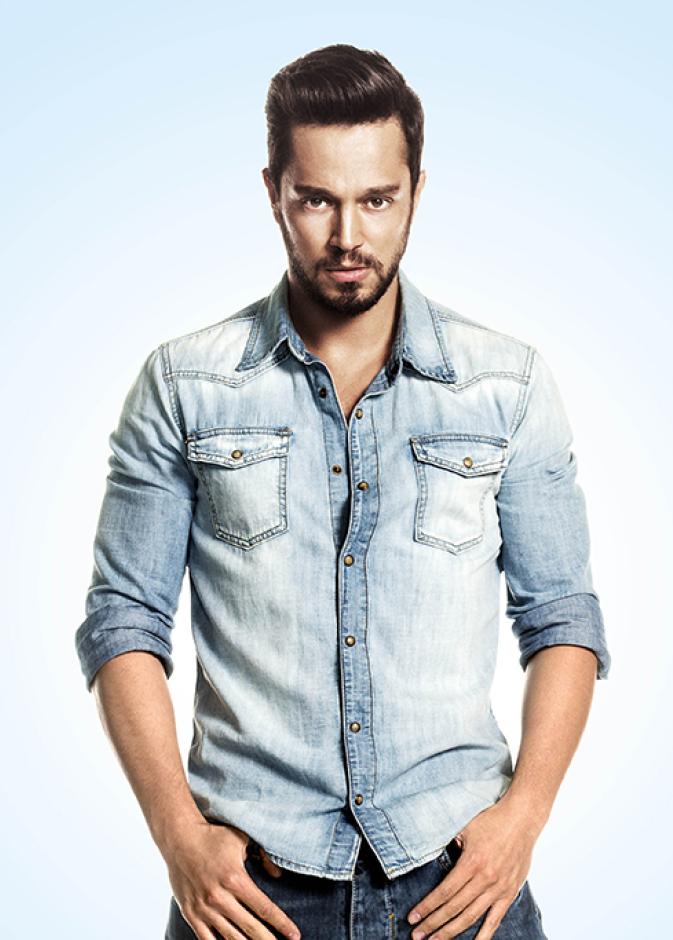 المطرب والممثل مراد بوز برفقة آسلي انفر 