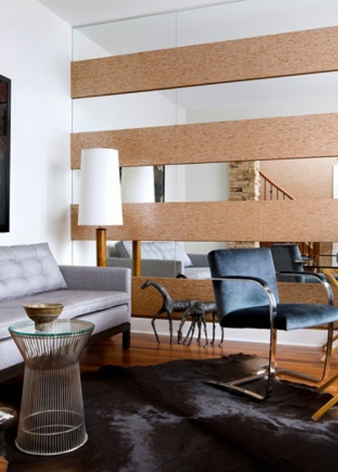  مرايا بخطوط عريضة على الجدار