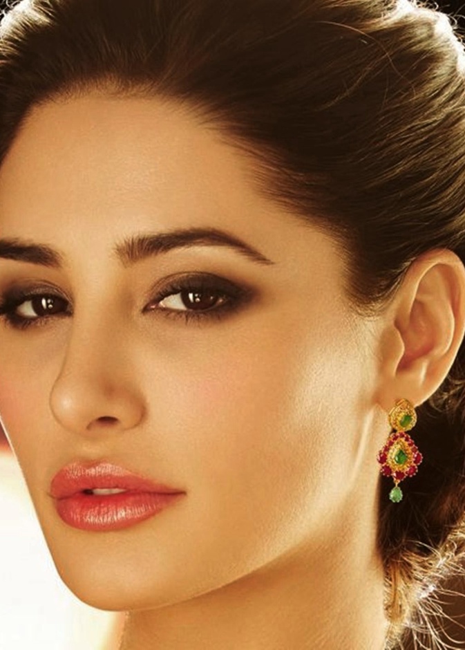 مرض خطير هدد حياة نرجس فخري Nargis Fakhri