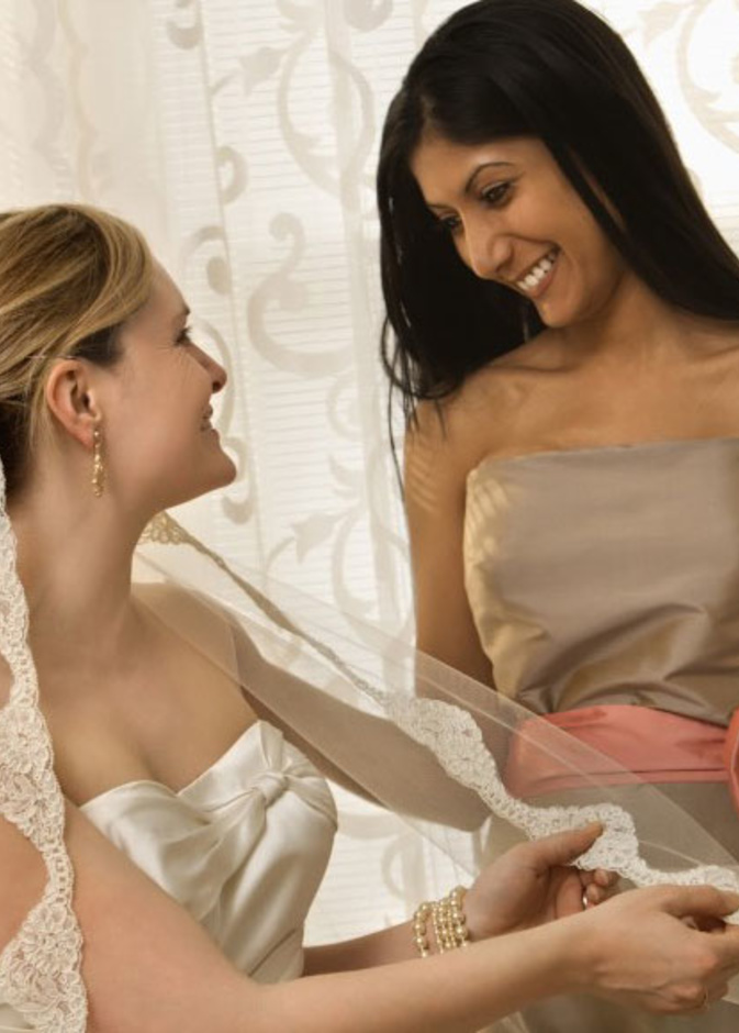 مساعدة العروس