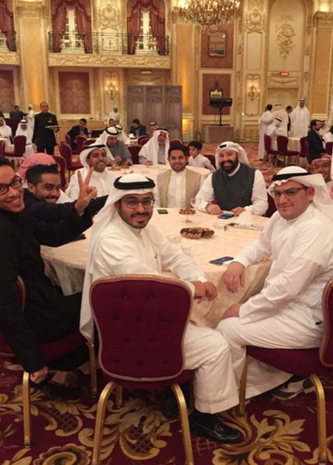 مشاهير المواقع الاجتماعية في قاعة العرس