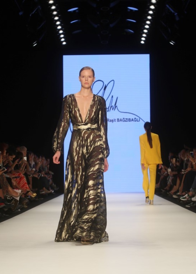 مصمم الازياء راشد باجزيباجلي يعشق دمج الالوان بعضها ببعض