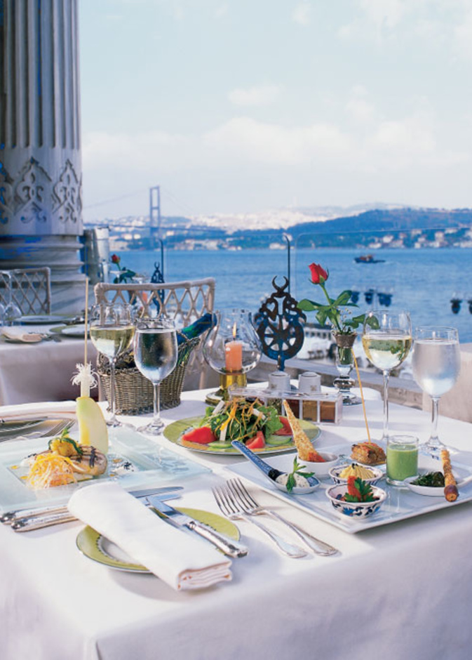 مطعم Tuğra Restaurant & Lounge