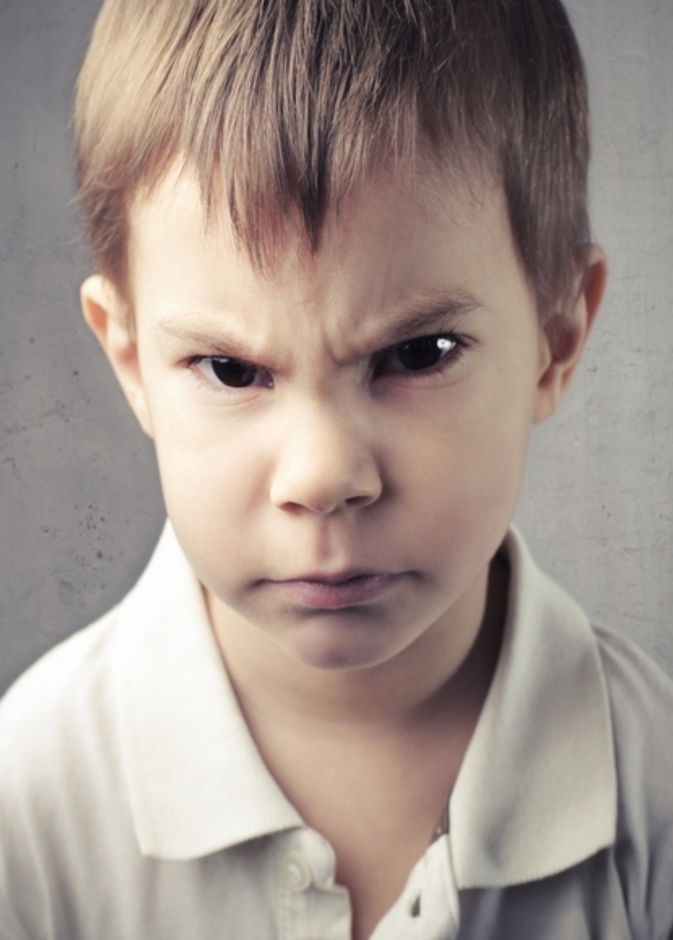 عززي ثقة ابنك بنفسه من خلال تشجيعه بالكلمات والصفات التي يحبها 