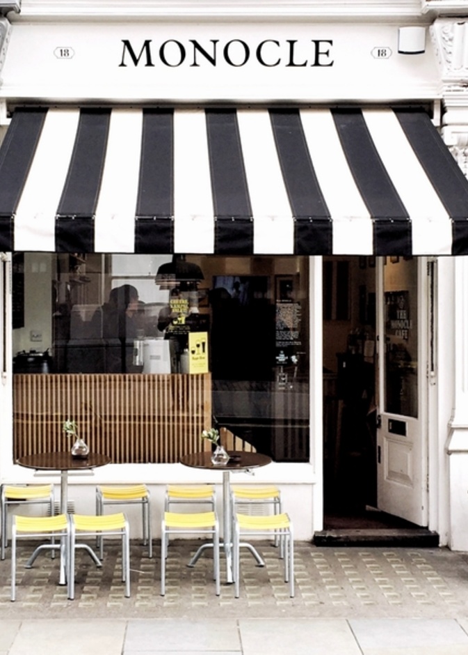 مقهى The Monocle Café في لندن
