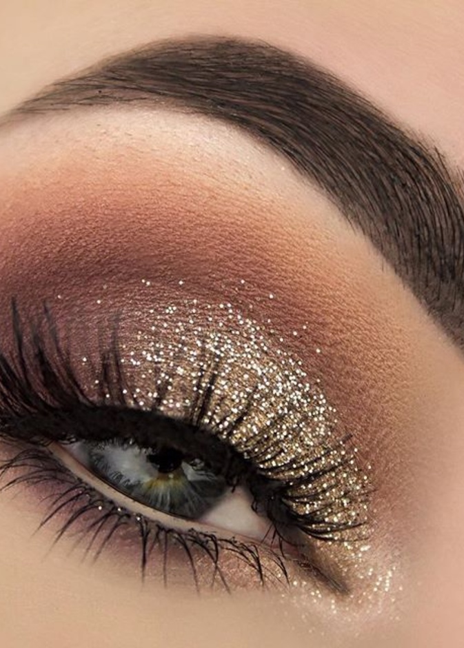مكياج ذهبي جذاب بدون آيلاينر 