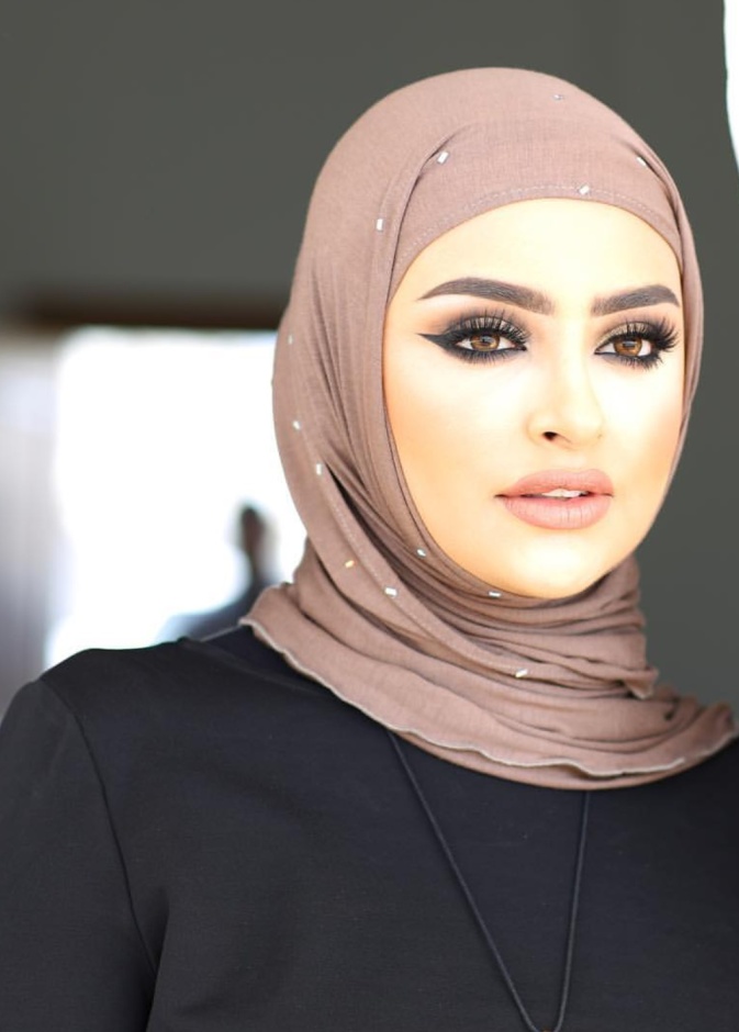 مكياج عيون ناعم مكلل بالآيلاينر مع سندس القطان