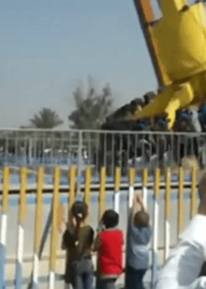 بالفيديو: "لعبة ملاهي" تطيح بموظف عراقي