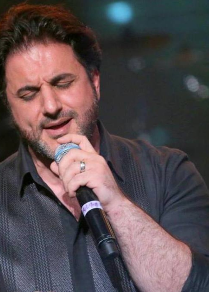 ملحم زين منسجما في الغناء