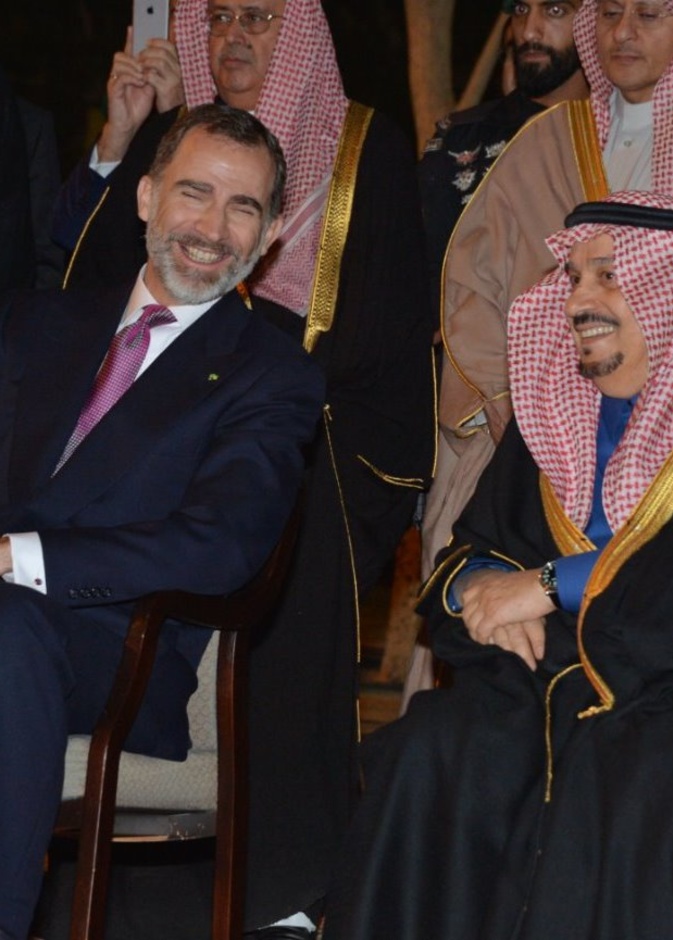 ملك إسبانيا و أمير الرياض خلال زيارة الملك لقصر المربع التاريخي