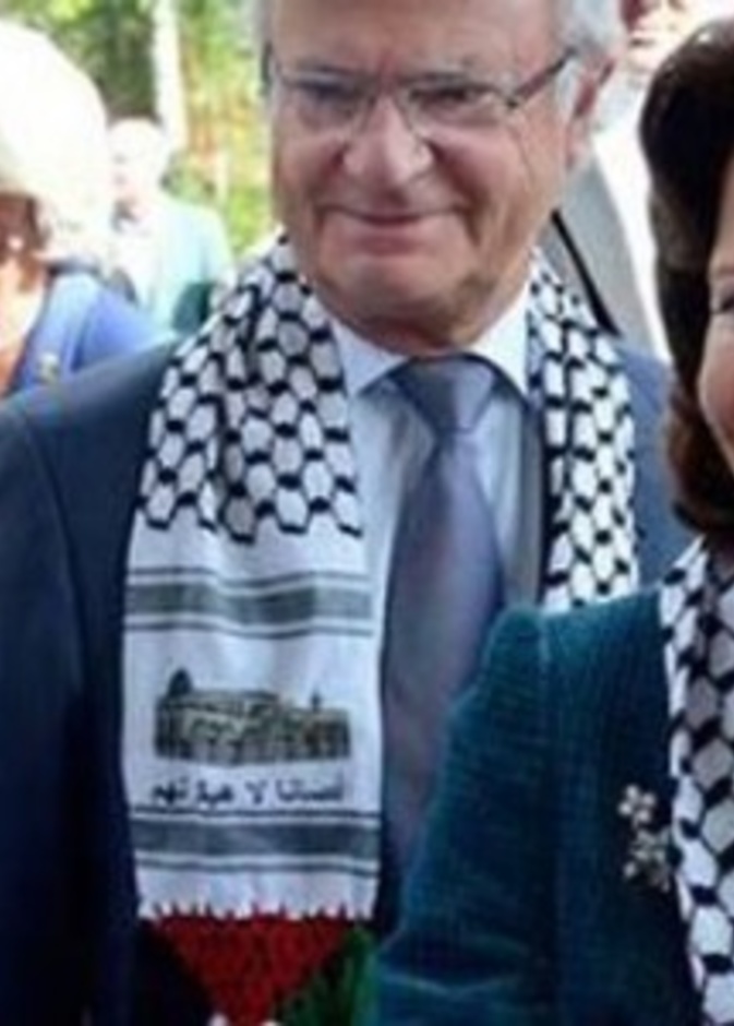ملك وملكة السويد بالكوفية