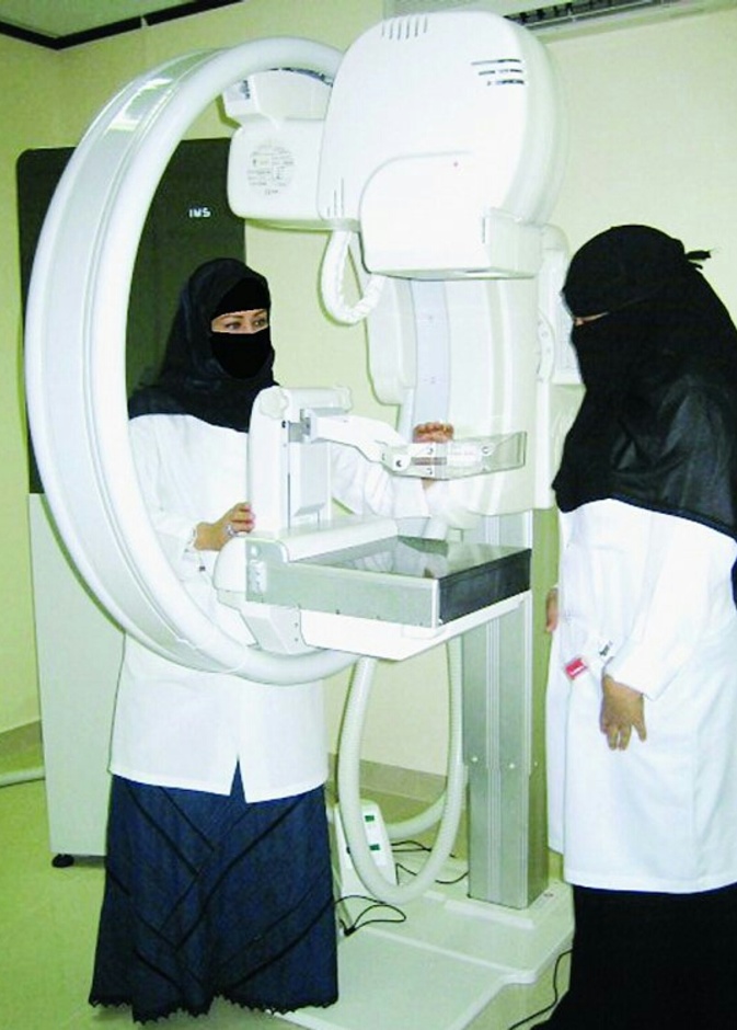  ممرضات سعوديات يهيأن الجهاز