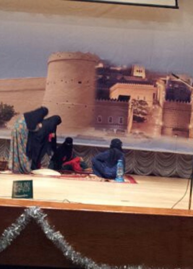 من العروض المسرحية السابقة