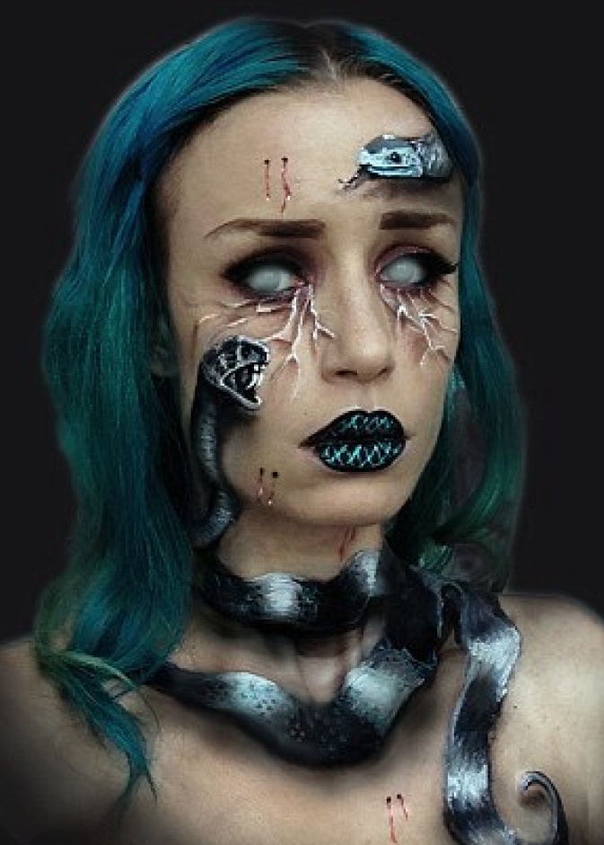 من شخصية الميدوسا