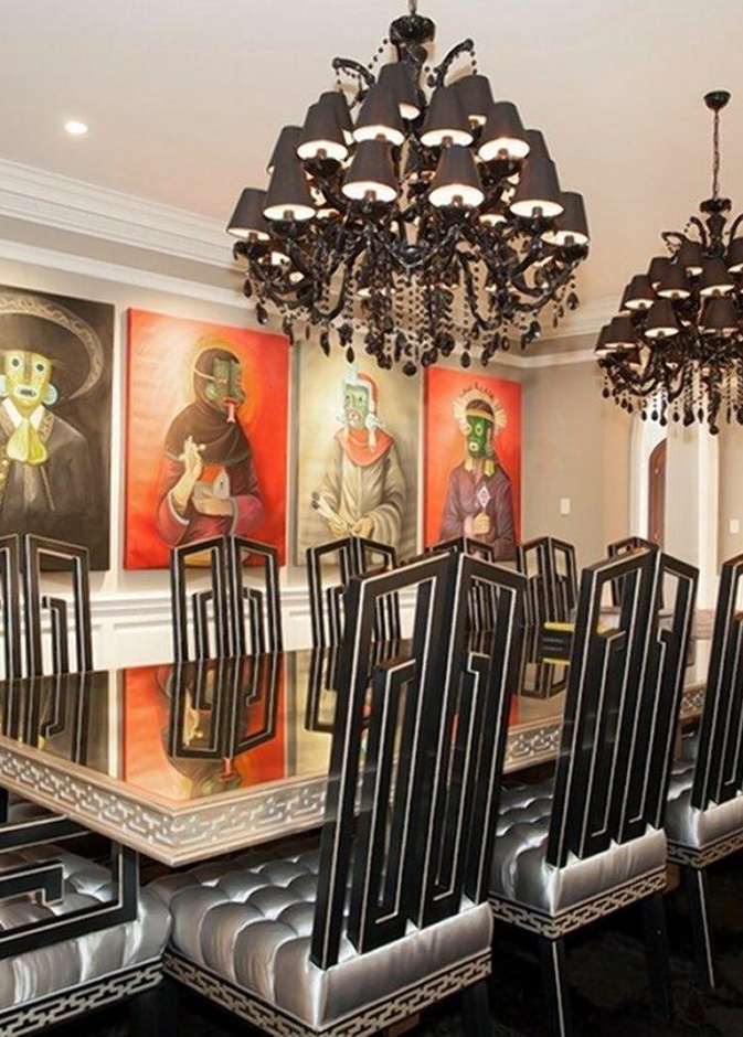 منزل Alicia Keys في نيوجرسي حيث طاولة الطعام تتألق باللون الأسود و الفضي 