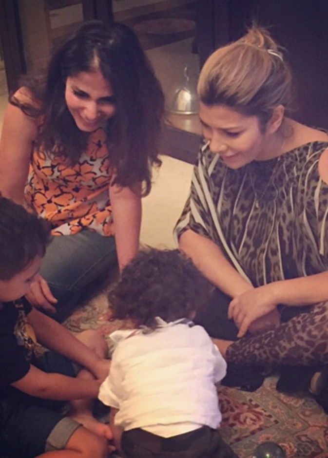 منى زكى تلعب مع أطفال أصالة